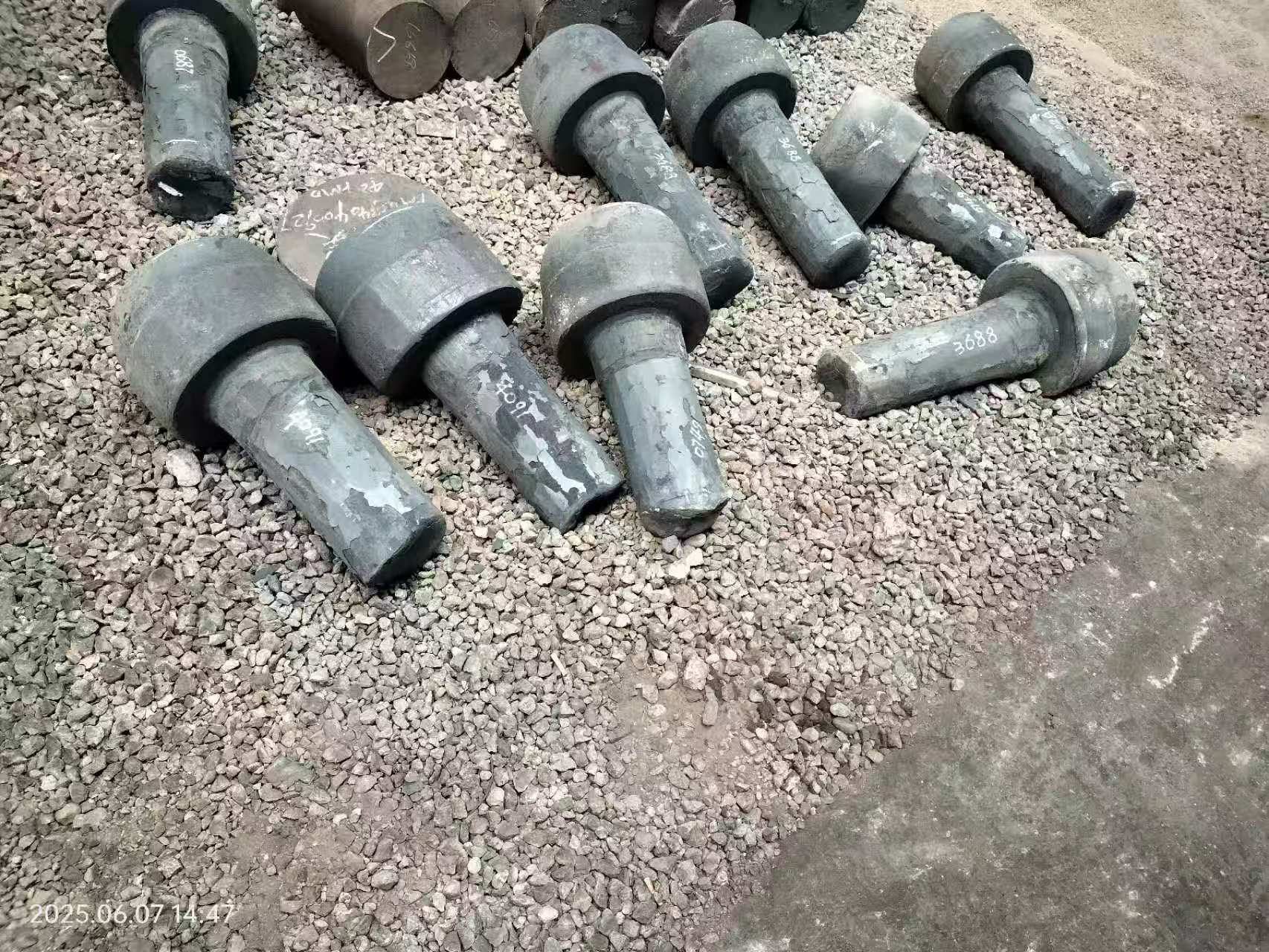 तापमान और दबाव को नियंत्रित करके विमानन फोर्जिंग के प्रदर्शन को कैसे सुधारें